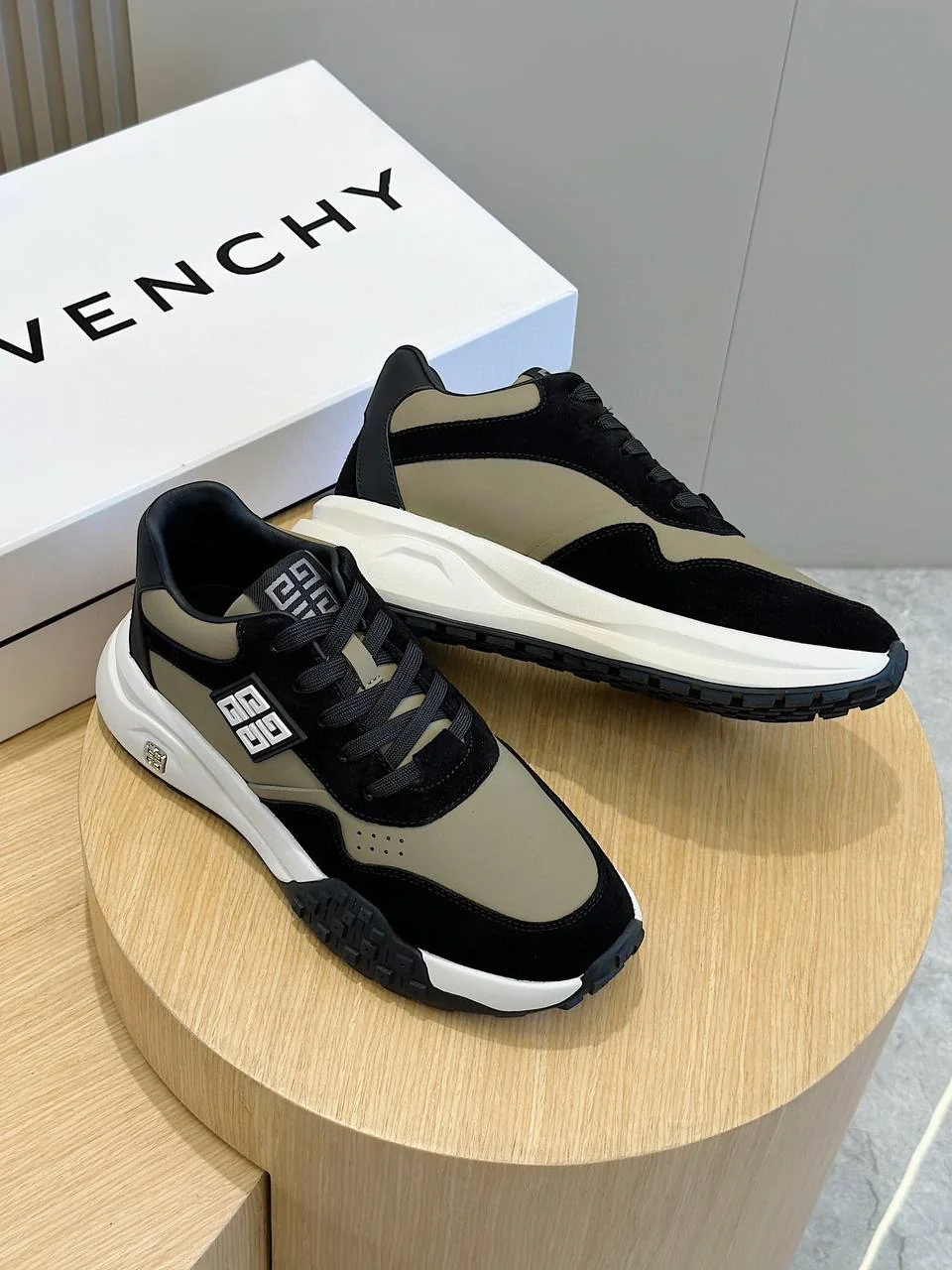 Чоловічі кросівки - Givenchy